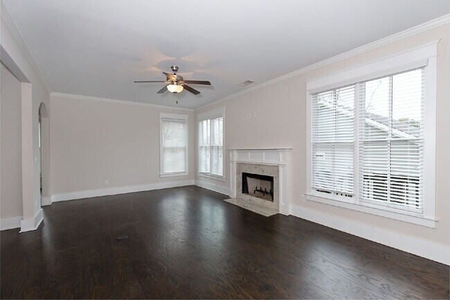 Building Photo - 2033 Cherokee Dr