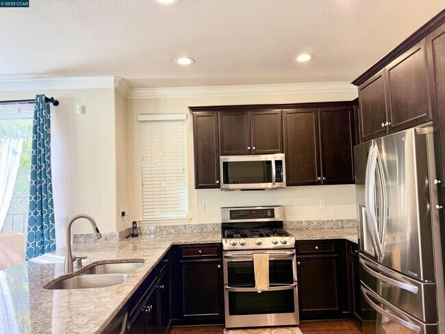 Building Photo - 221 Southpark Ct