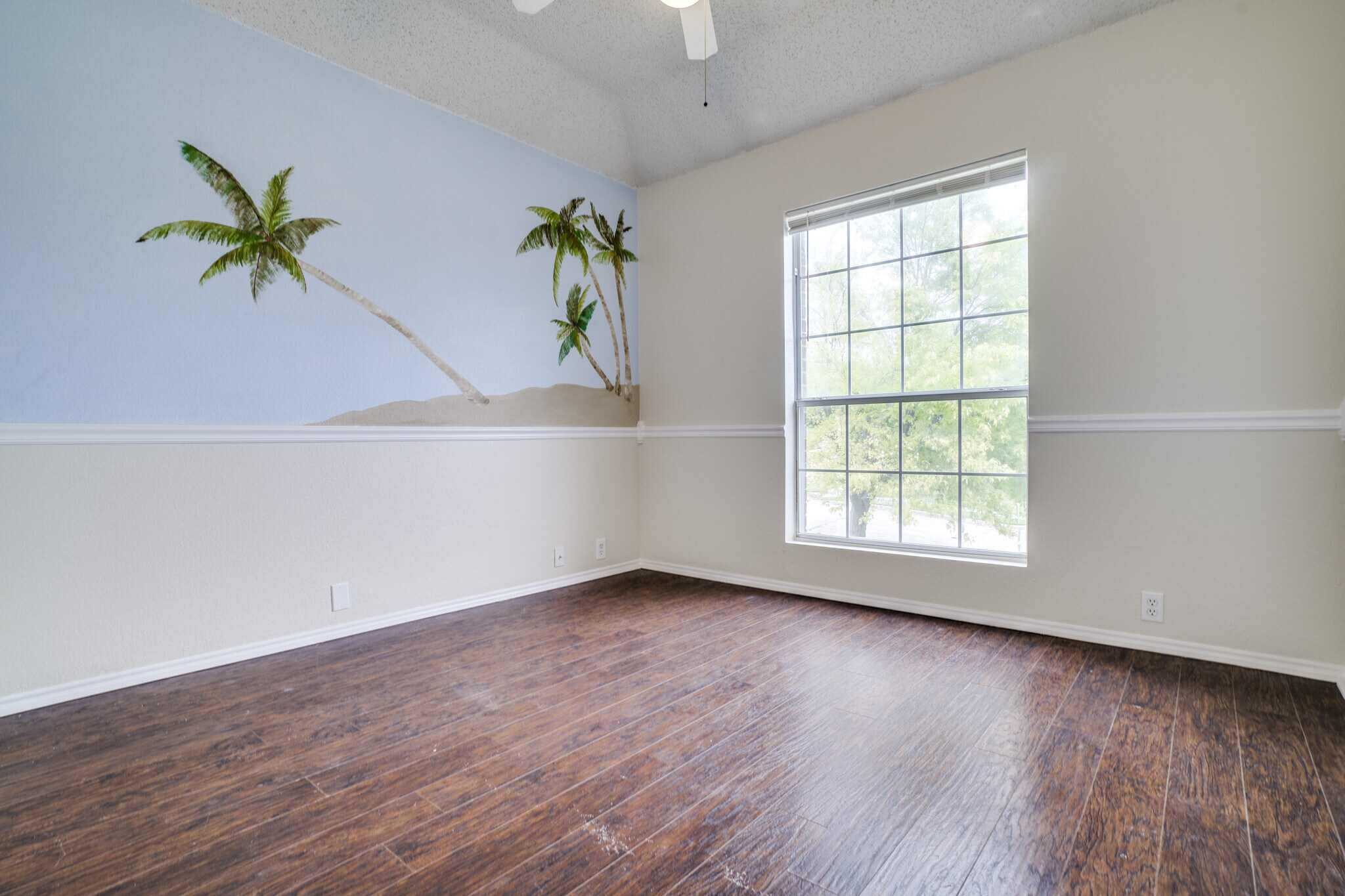 Bedroom 3 w.custom mural - 3607 Creekview Ct