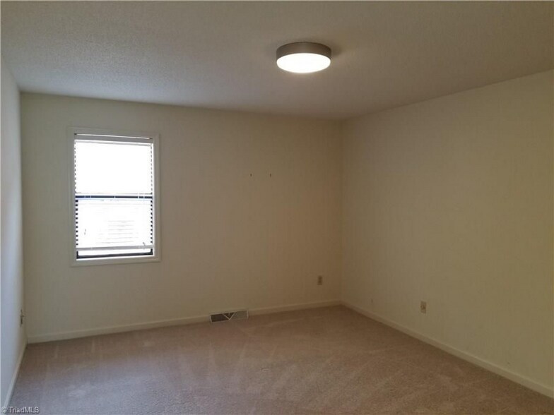 Building Photo - 601 Aspen Pl