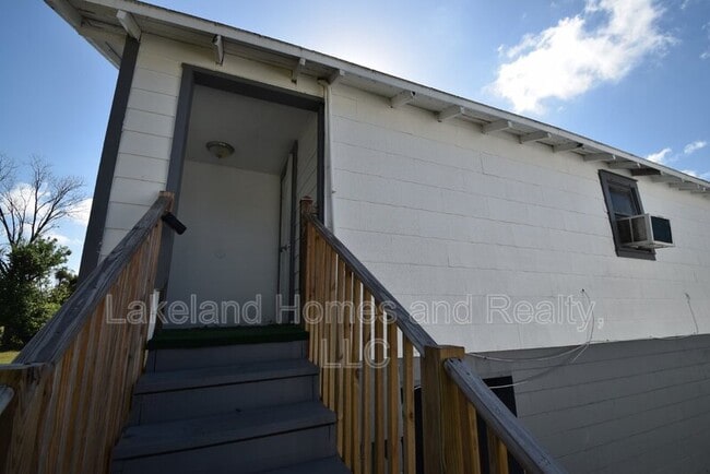 Building Photo - 1060 E Wabash St