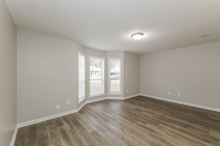 Building Photo - 5733 Crievewood Dr