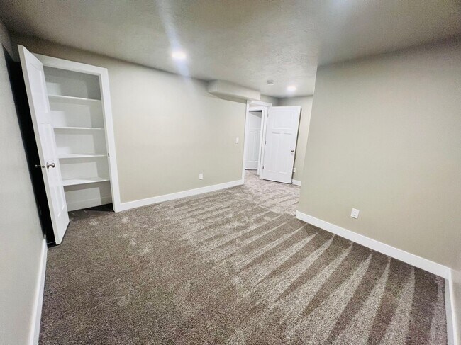 Building Photo - 893 N 1000 W