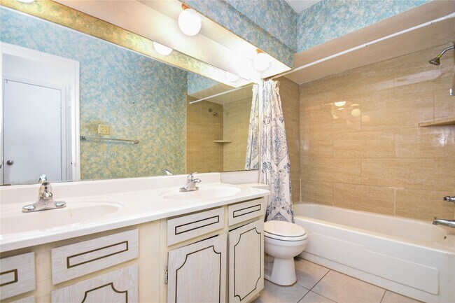 Building Photo - 9510 Huntington Way Dr