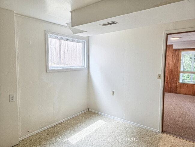 Building Photo - 4908 Dogwood Dr