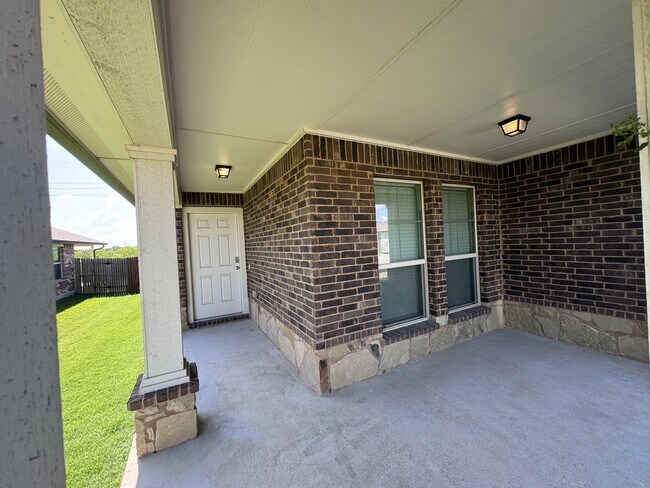 Building Photo - 806 Stone Vly Rd
