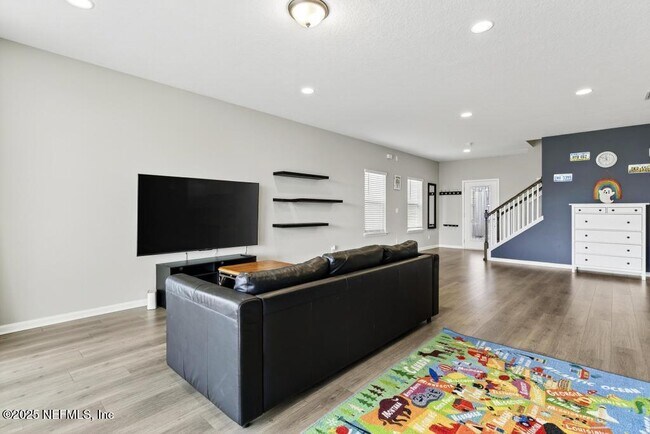 Building Photo - 542 Silver Landing Dr