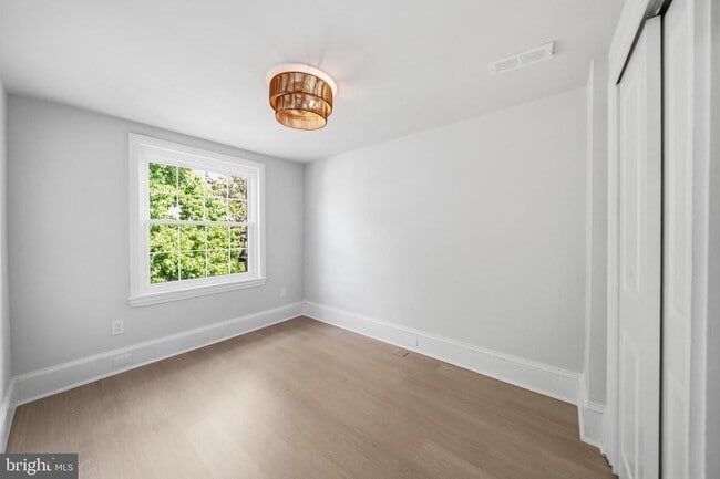 Building Photo - 423 S 20th St