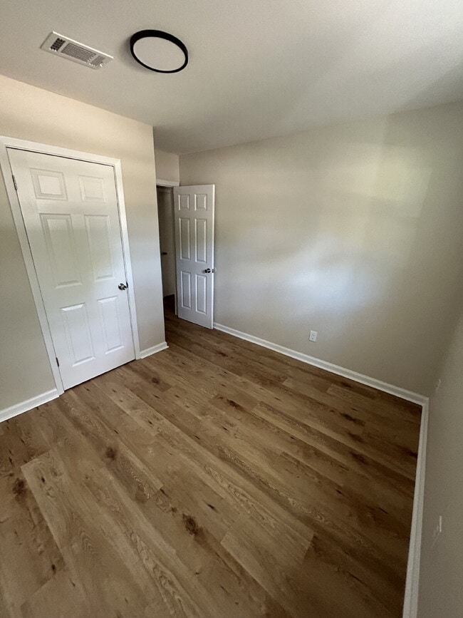 Building Photo - "Charming 4-Bedroom Retreat with Granite T...