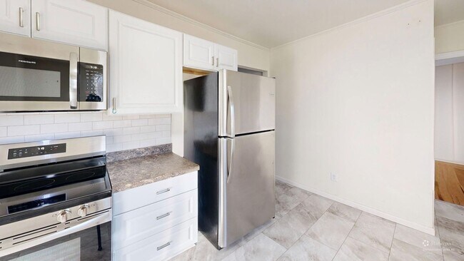 Building Photo - South Colonie Schools 2BR 1BA