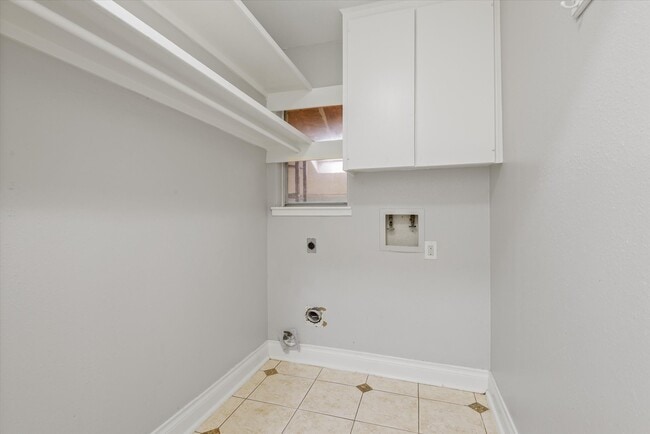 Building Photo - 7715 Brush Wood Dr