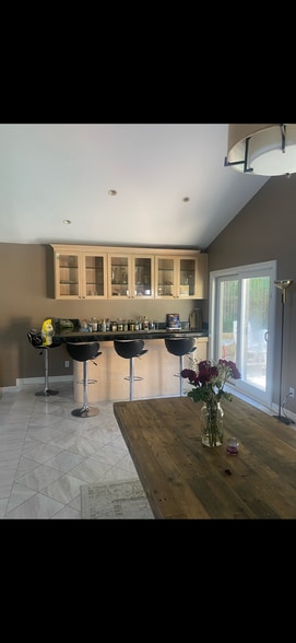 Dining/bar area - 9640 Royalton Dr