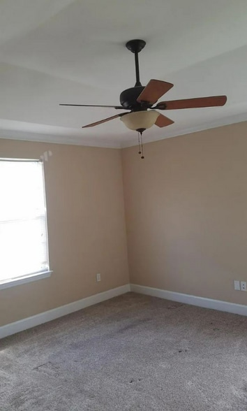 Building Photo - 201 Deanna Green Ln