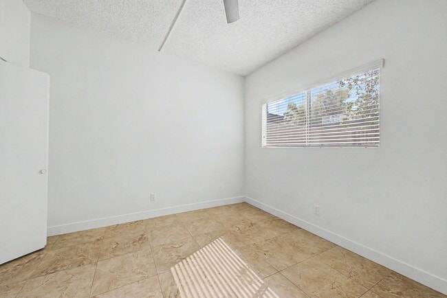 Building Photo - 1297 W 5th St