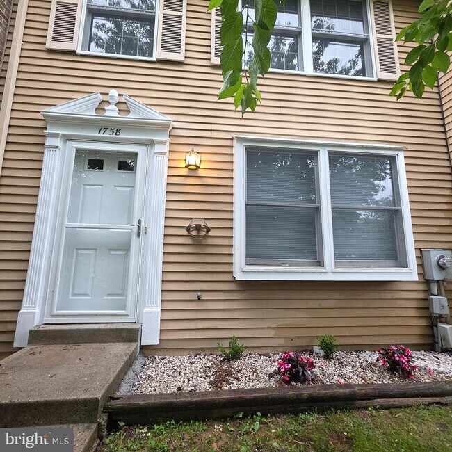 Building Photo - 1758 Springfield Ln