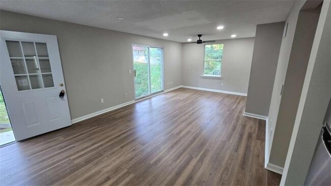 Building Photo - 3025 Mangum Dr