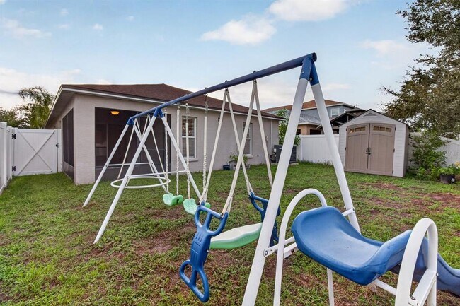 Building Photo - 7961 Carriage Pointe Dr
