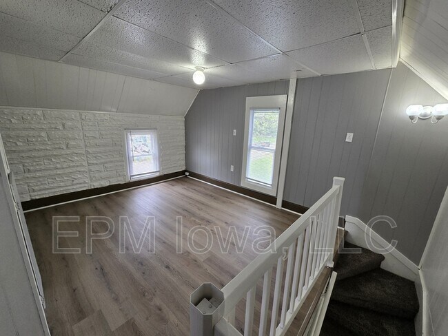 Building Photo - 508 Mobile St