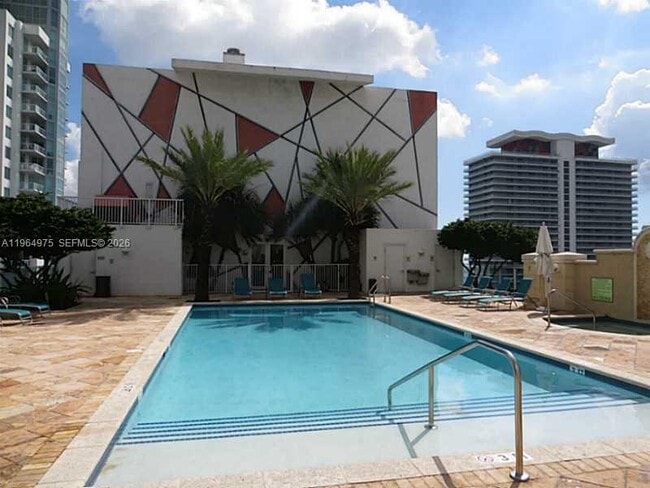 Building Photo - 133 NE 2nd Ave