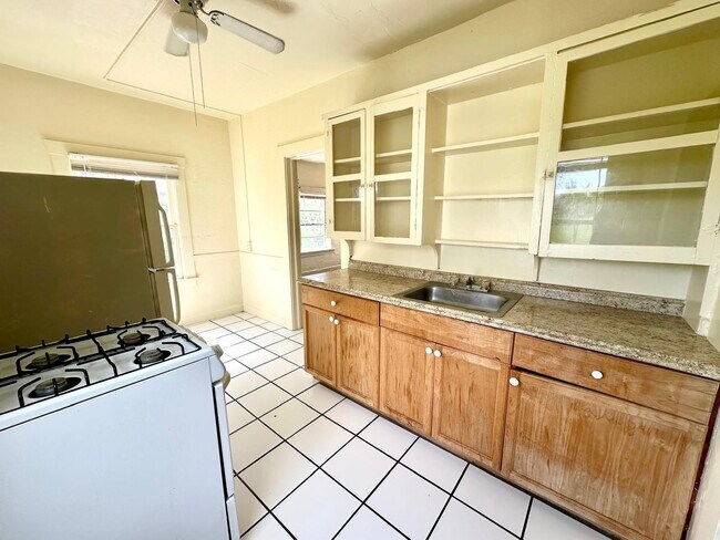 Building Photo - 2010 Broward Ave