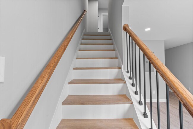 Building Photo - 400 Gallery Ln