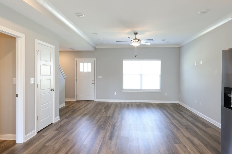 Building Photo - 3920 Dunbar Ave