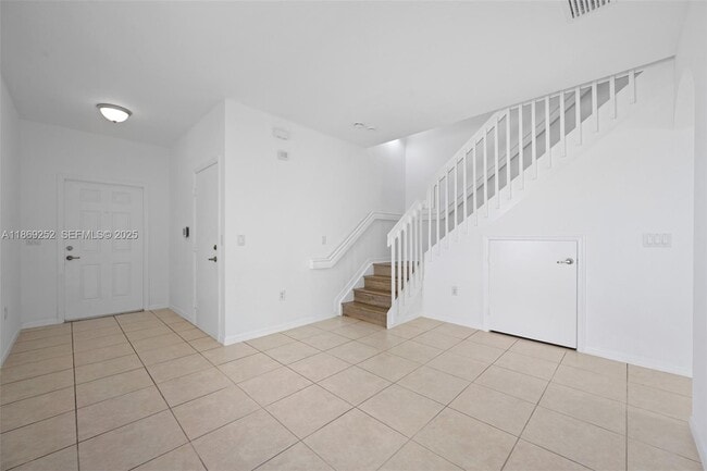 Building Photo - 3019 NW 30th Ave