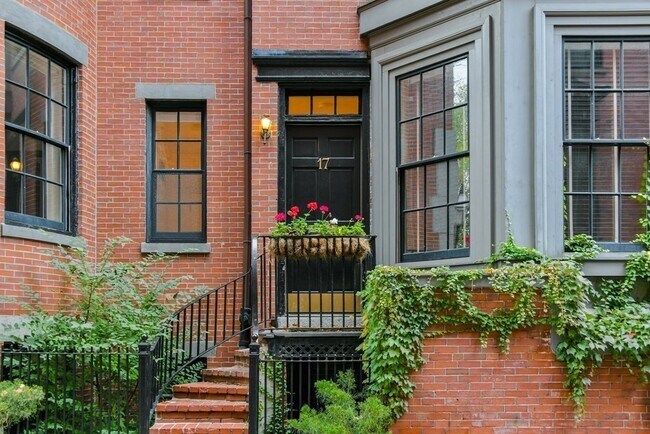 Primary Photo - 17 Willow St