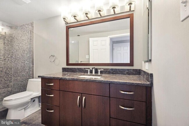 Building Photo - 1530 Key Blvd