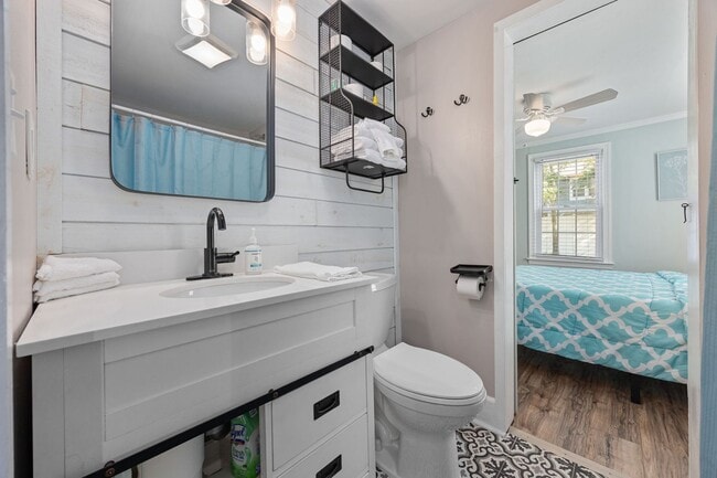 Building Photo - SNOWBIRD RENTAL- Pura Vida Cottage 4 Block...