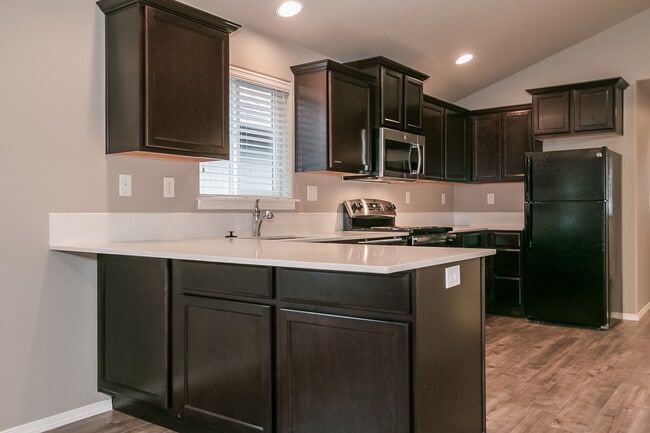 Building Photo - Beautiful 2 bedroom Home in Cottage Grove-...