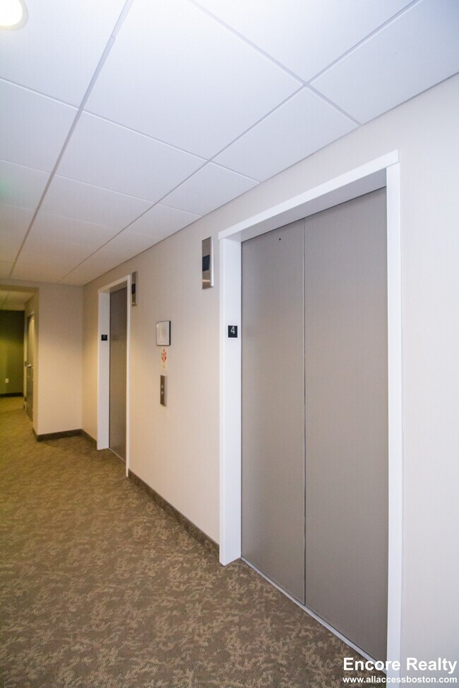 Building Photo - 16 Miner St