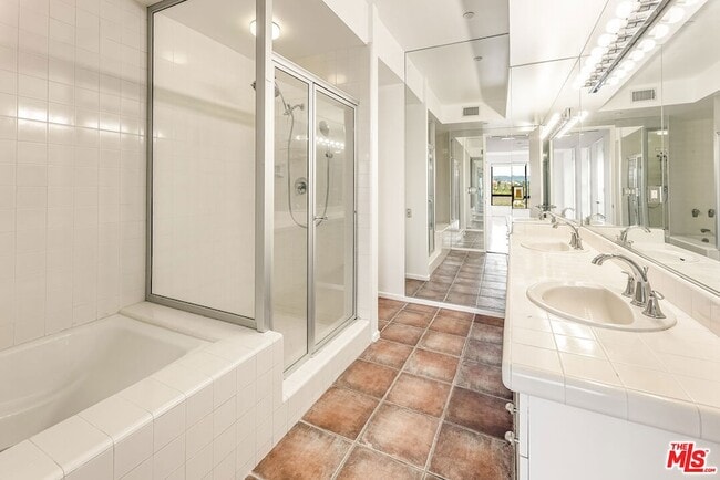 Building Photo - 10551 Wilshire Blvd