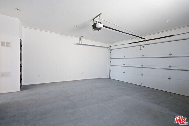 Building Photo - 8908 Appian Way
