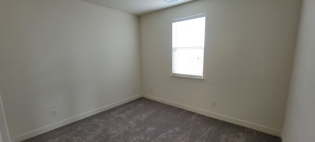 Building Photo - One Story South Meadows Home - Pet Friendly