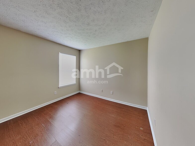 Building Photo - 2318 Lammermoor Cir