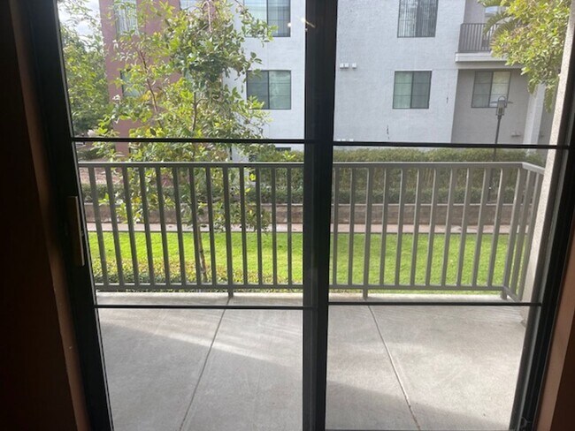 Building Photo - 2 Bed 2 Bath Spacious Condo in the Heart of Downtown San Jose! Tour Today!