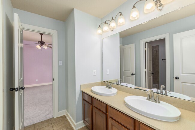 Building Photo - 27 N Arrow Canyon Cir