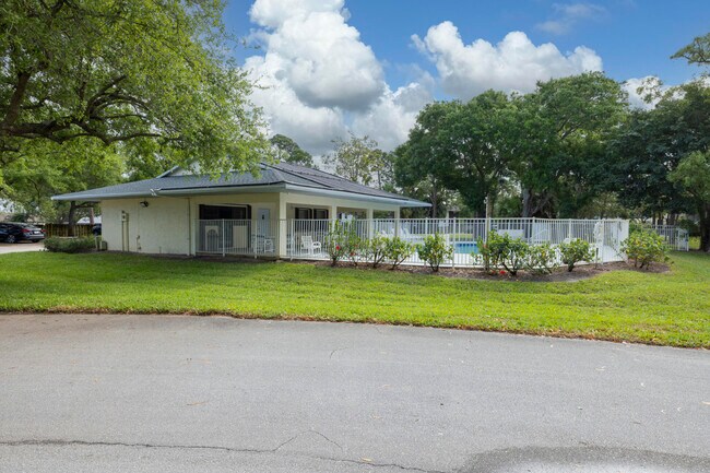 Building Photo - 6541 SE Federal Hwy