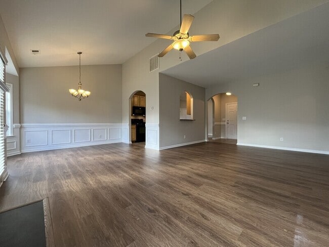 Building Photo - 2004 Helleri Dr