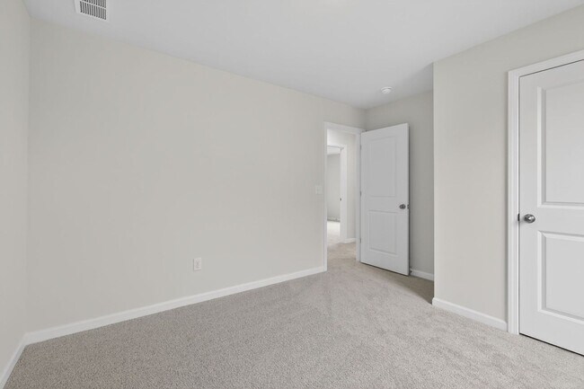 Building Photo - Spacious 5BR House in Statesville