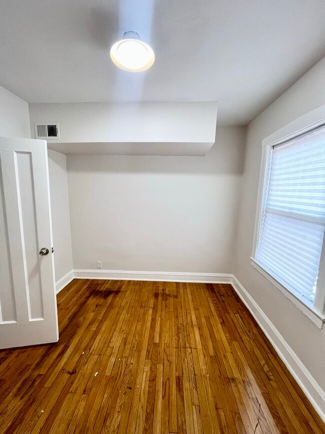 Building Photo - 1333 N Lorel Ave