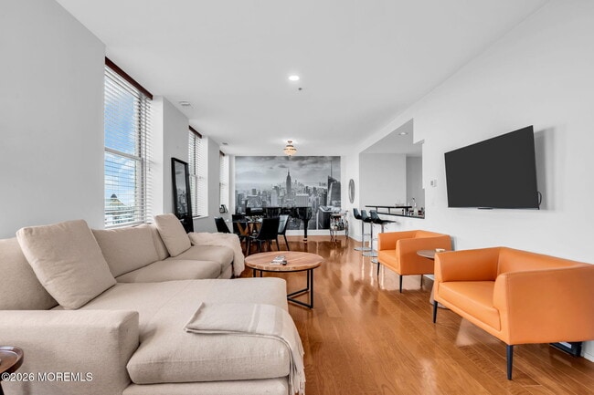 Building Photo - 501 Grand Ave