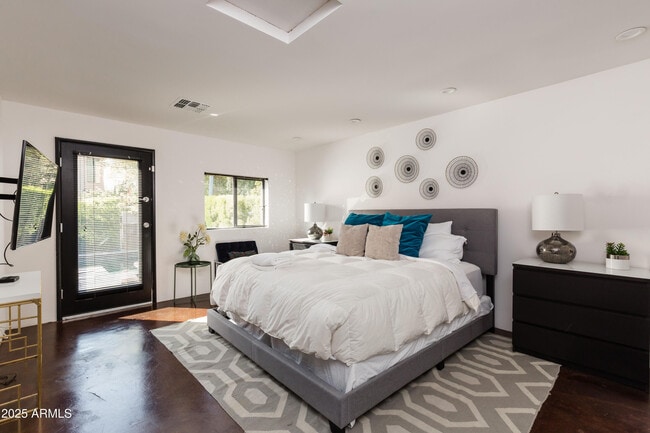 Building Photo - 5002 N 38th Pl