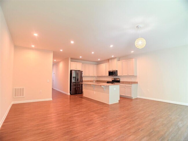 Building Photo - 121 Capeside Ct