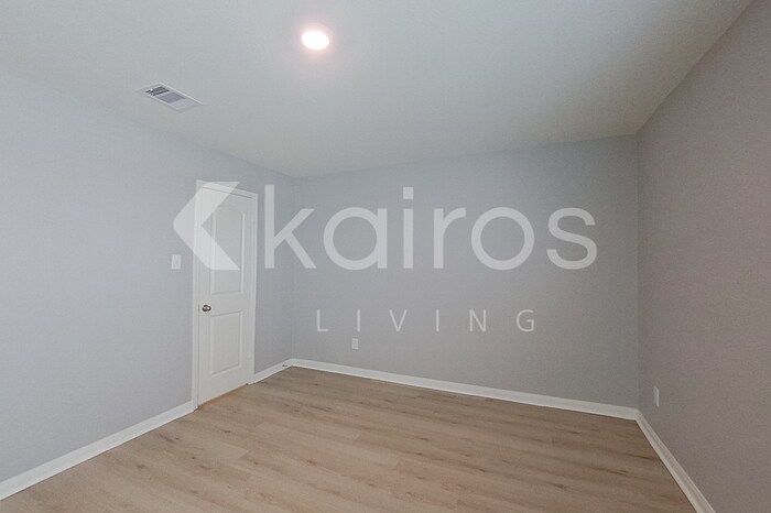 Building Photo - 10722 Hillside Creek Dr