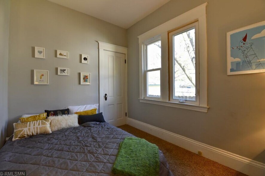 Building Photo - 3236 18th Ave S