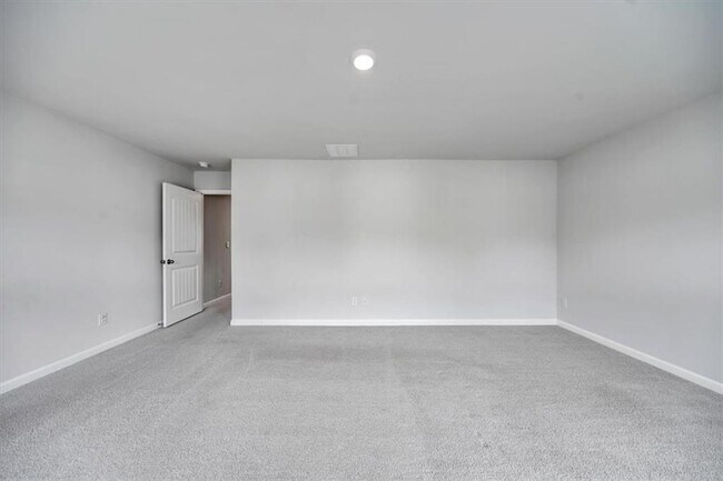 Building Photo - 167 Fernbrook Trl