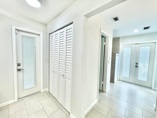 Building Photo - 11933 Waterwood Dr