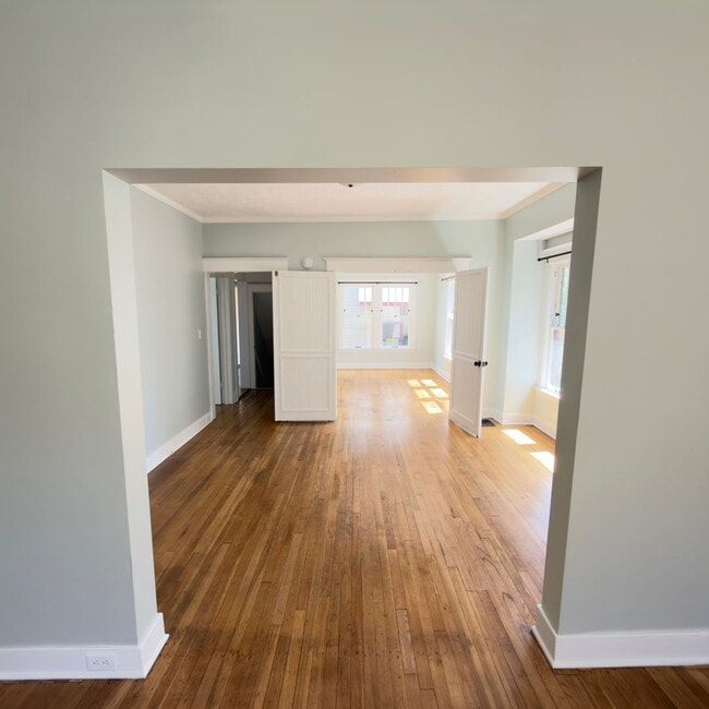 Building Photo - 4 Bedroom Duplex - Belknap Hill Area!